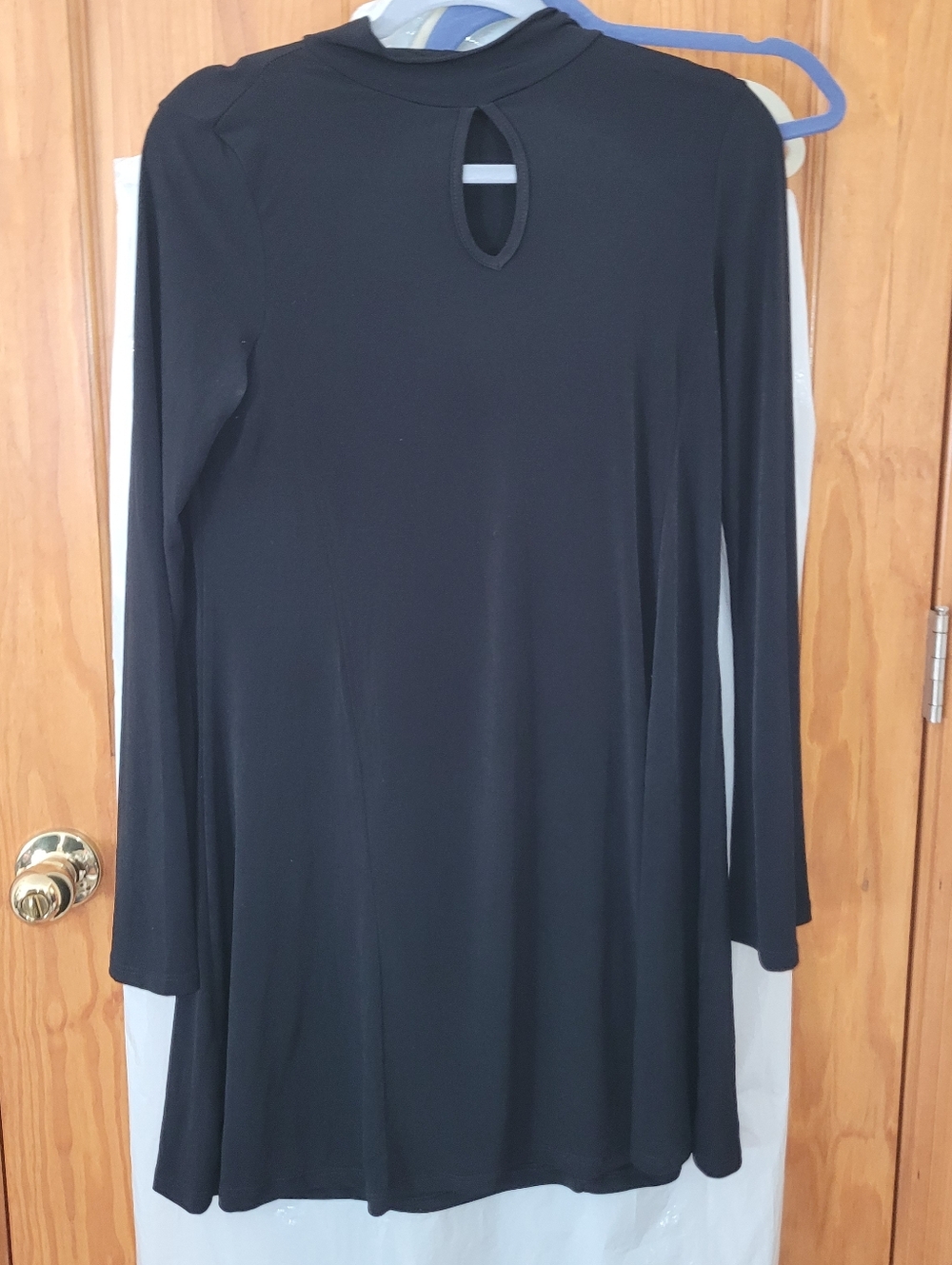 Women's Black Long-Sleeve Keyhole Dress